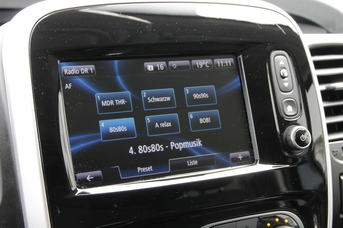 Fahrzeugabbildung Renault Trafic III Grand Spaceclass 9 Sitzer, Automatik