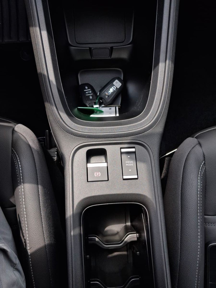 Fahrzeugabbildung Jeep Altitude Black Edition Leder Massage ACC