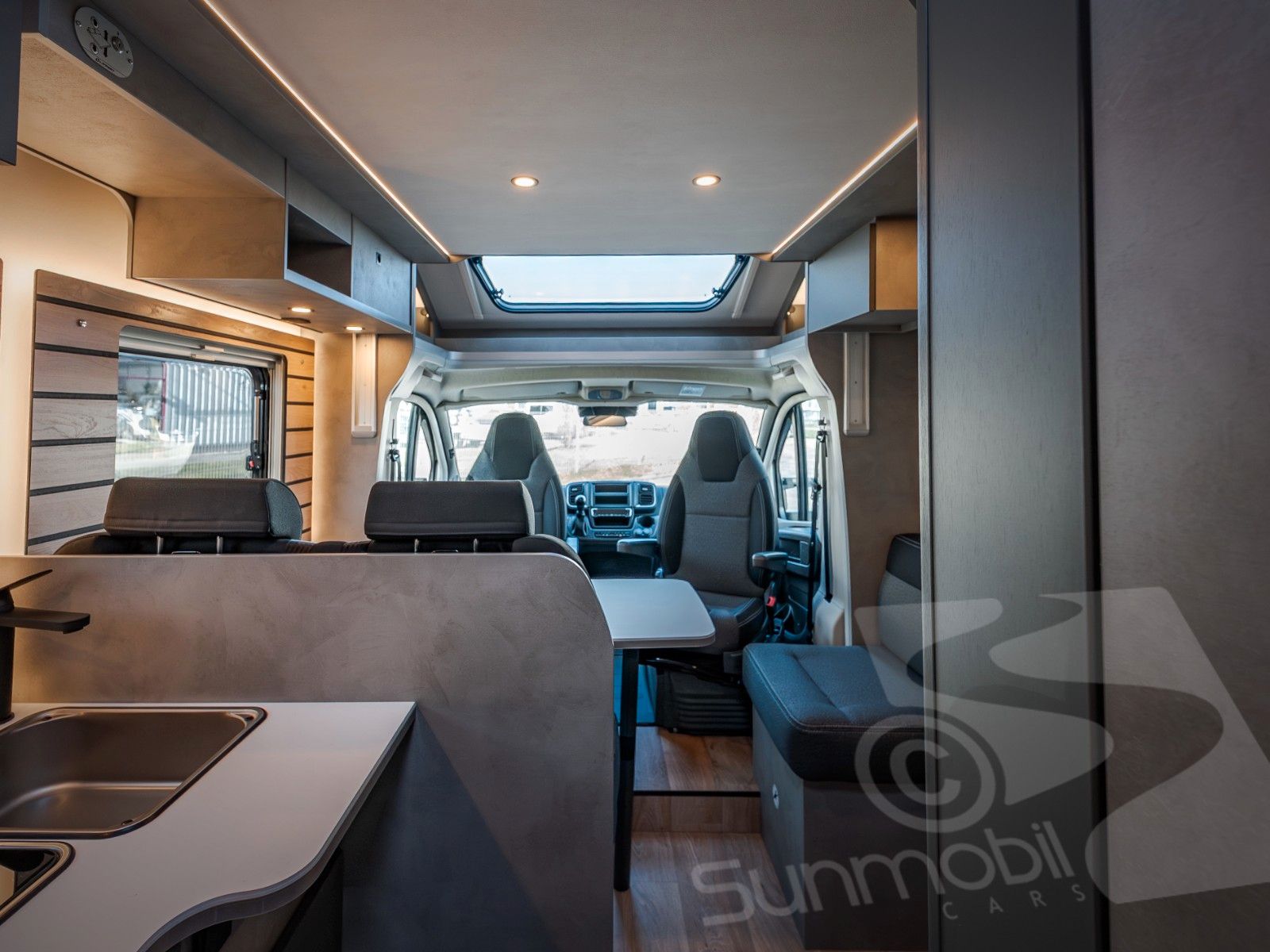 Fahrzeugabbildung Crosscamp EXPDN 7.0 E Peugeot Automatik
