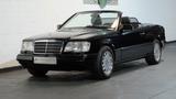 Mercedes-Benz E 220 - Mercedes-Benz E 220 mit Benzin-Antrieb: Cabrio