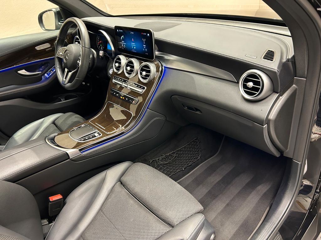 Mercedes-Benz GLC 300 GLC300 4M *AMG LINE*PANO*KAMERA*AHK*LED*CARPLAY*