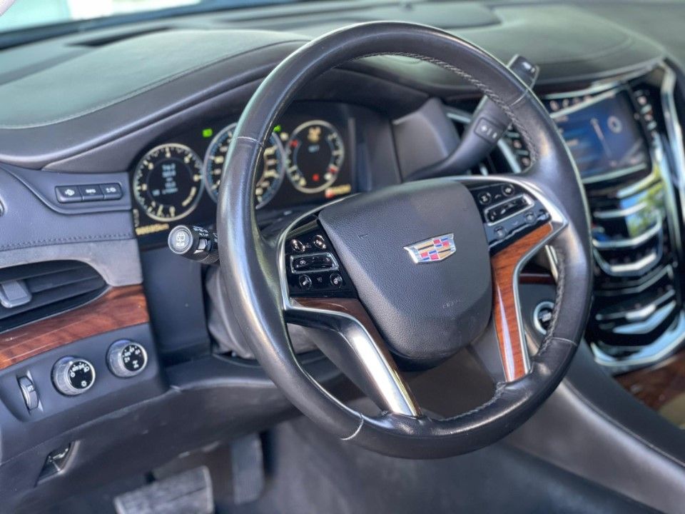 Fahrzeugabbildung Cadillac Escalade ESV (Lang) Luxury 6.2 V8 4x4 MWST.