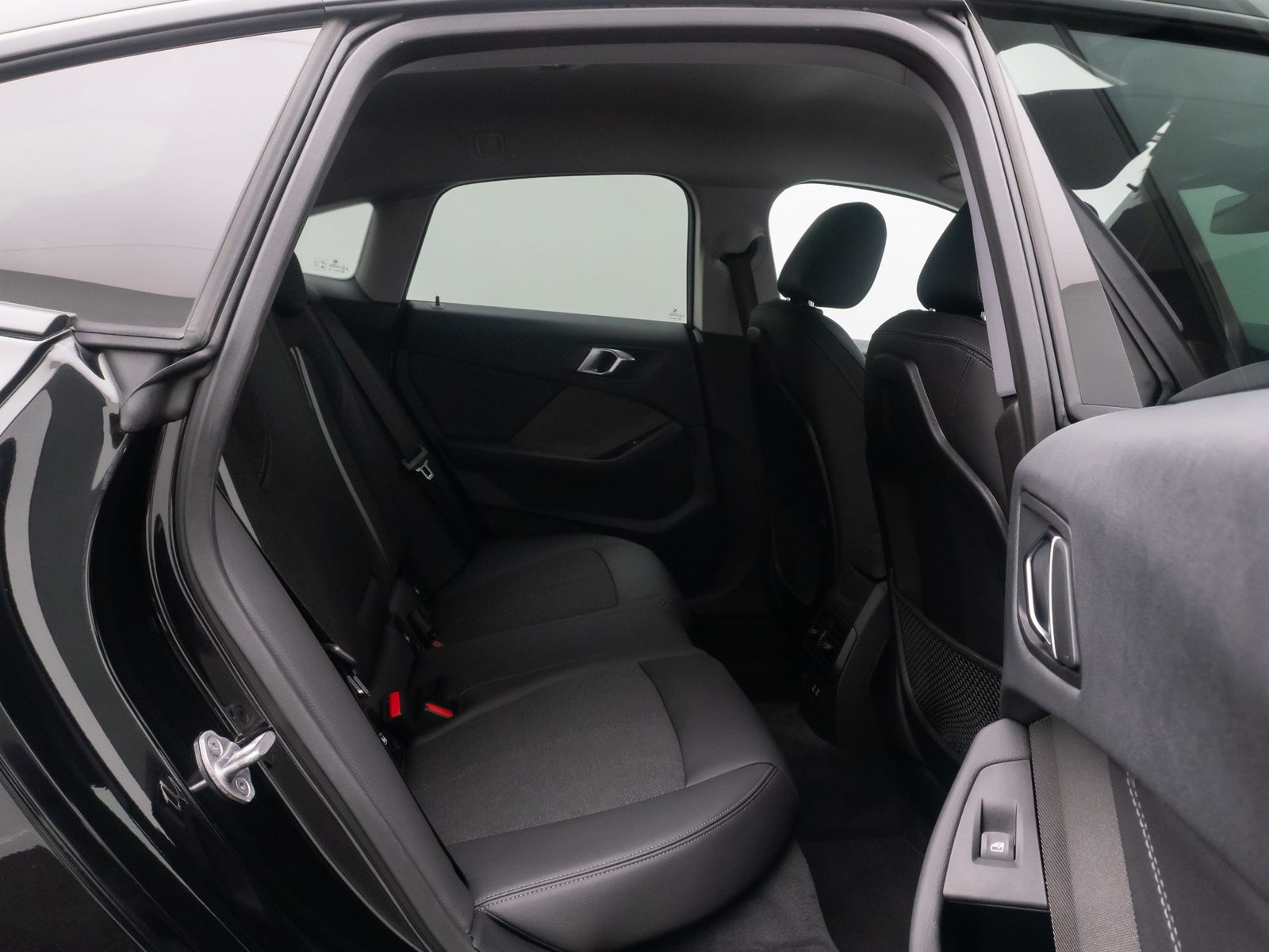 Fahrzeugabbildung BMW 218 Gran Coup&eacute; HUD DAB H/K Komfort Sport Leder