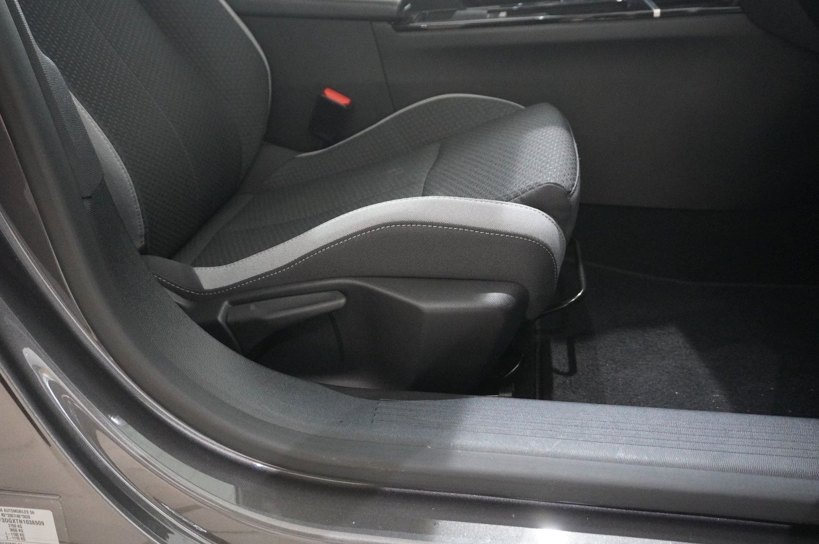 Fahrzeugabbildung Opel Astra L Lim. 1.6 HYBRID BUSINESS NAVI/LED/KAMERA