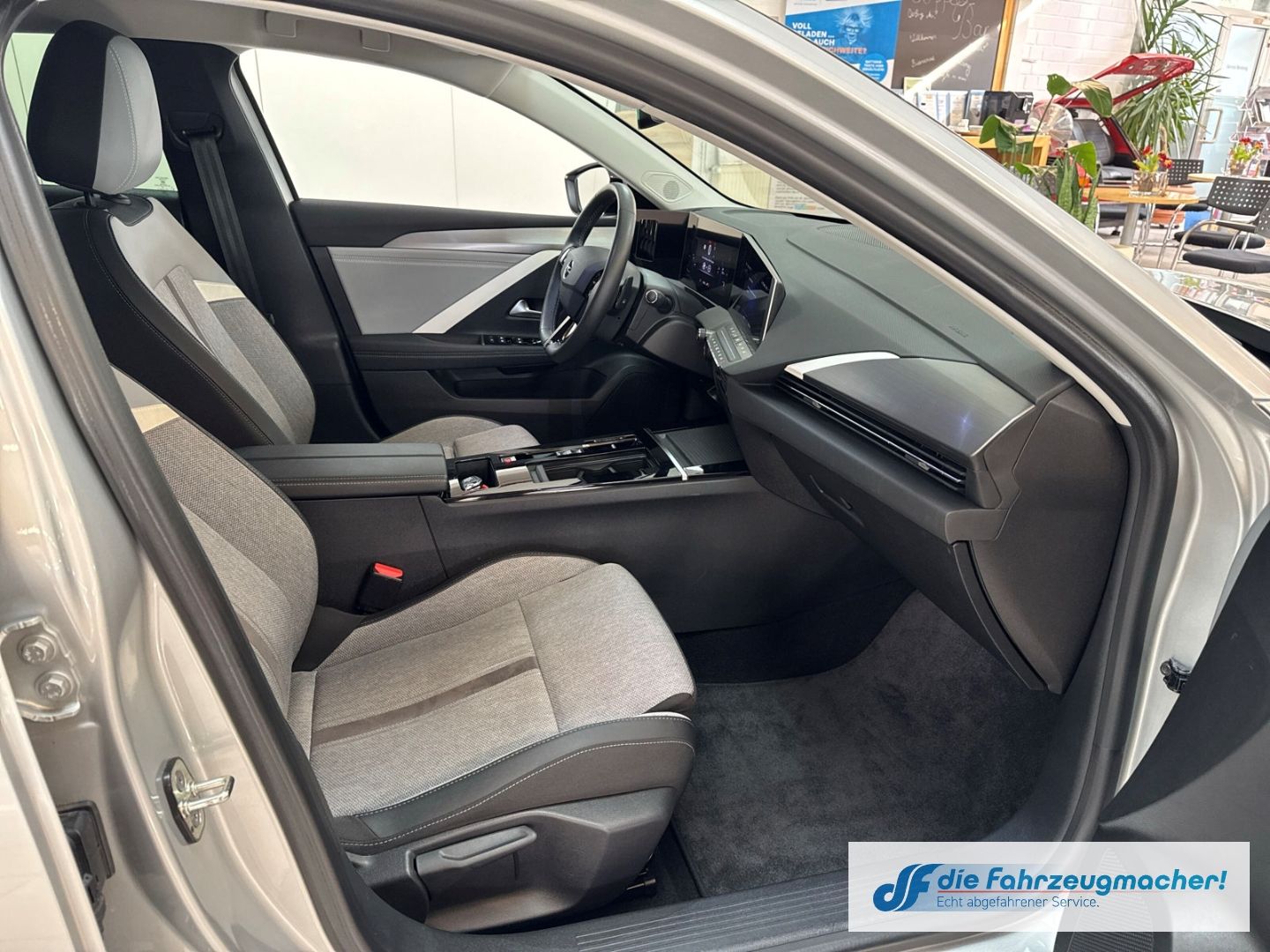 Fahrzeugabbildung Opel Astra L Sports Tourer Elegance Navi LED Apple Ca