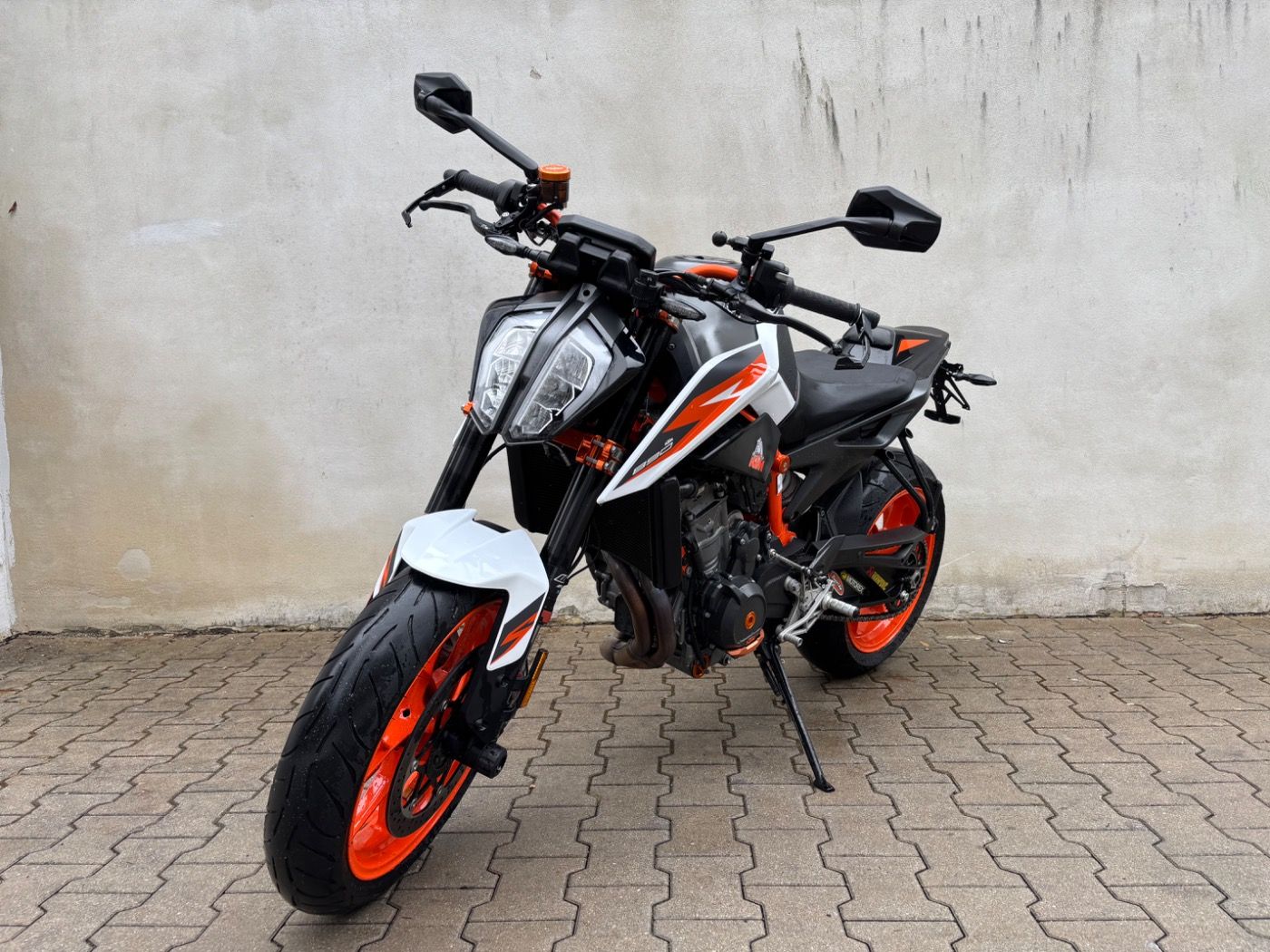 Fahrzeugabbildung KTM 890 Duke R Akrapovic viel Zubehör