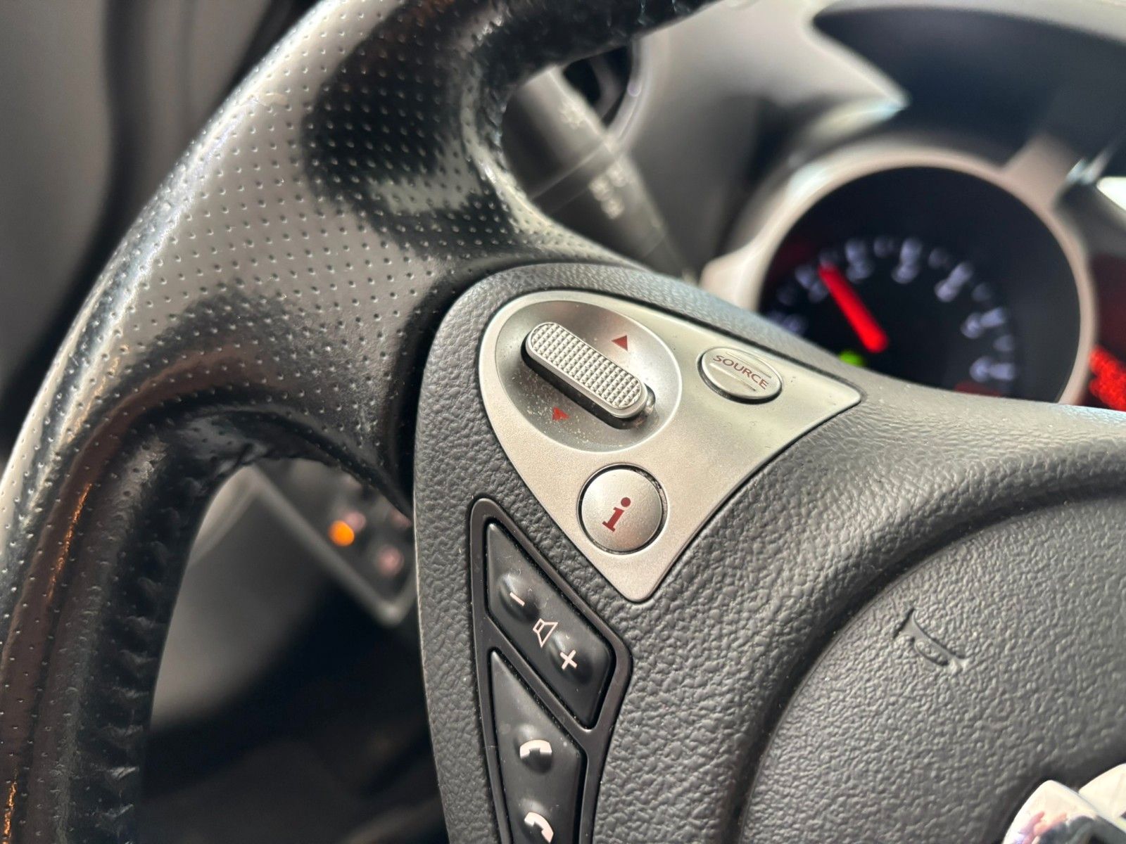 Fahrzeugabbildung Nissan Juke 1.6 NAVI/SHZ/KAMERA/ALU/1.HAND