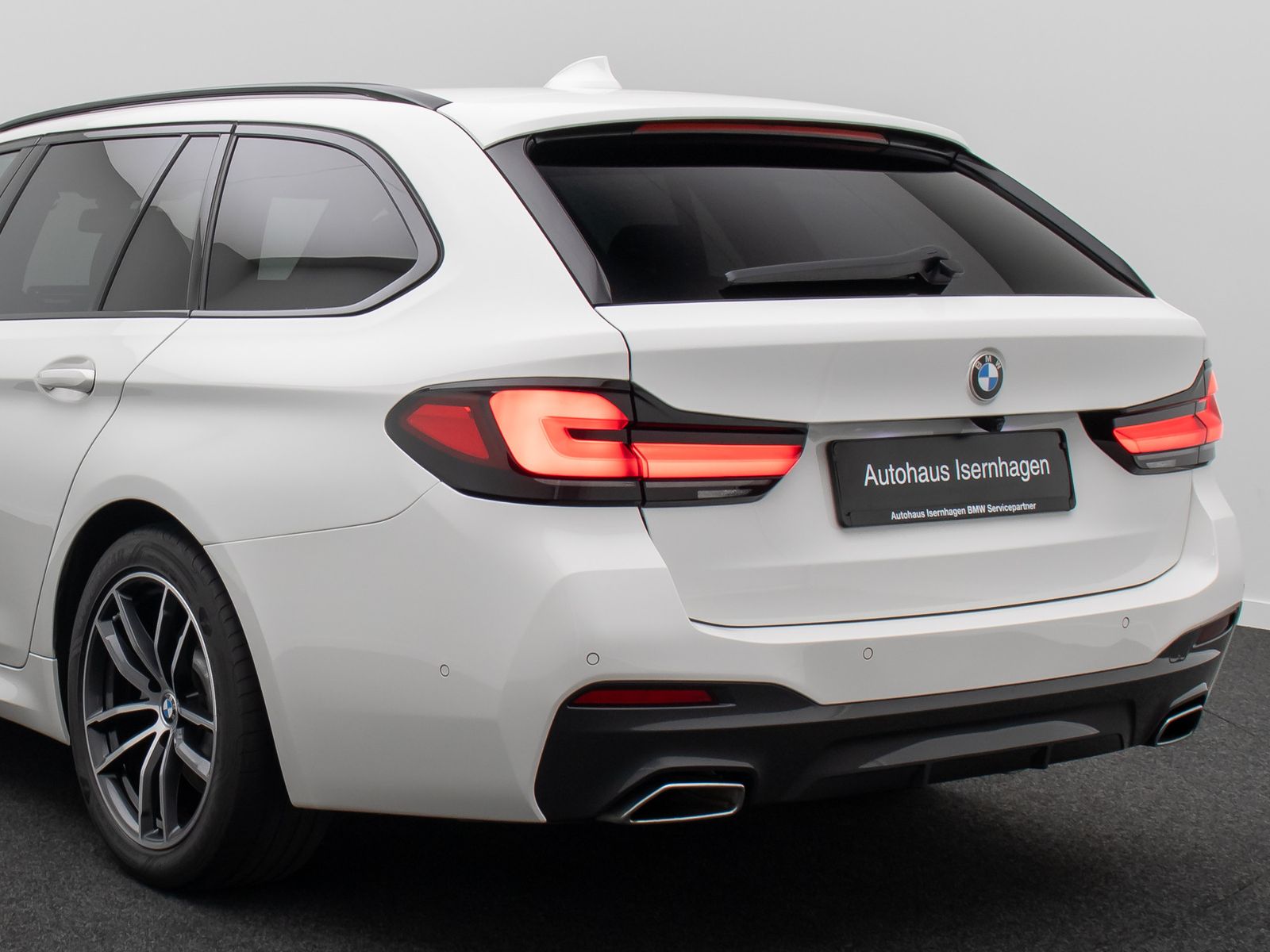 Fahrzeugabbildung BMW 520d xD M Sport HUD Kamera DAB Alarm AHK 18Zoll