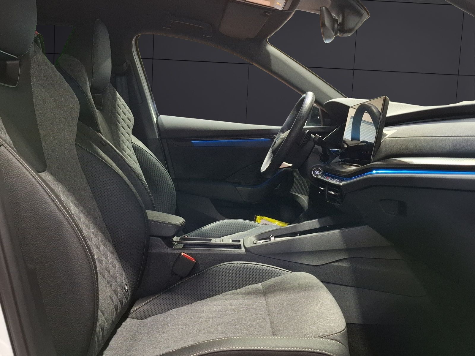 Fahrzeugabbildung SKODA Octavia Combi TDI Sportline DSG Matrix Navi HUD