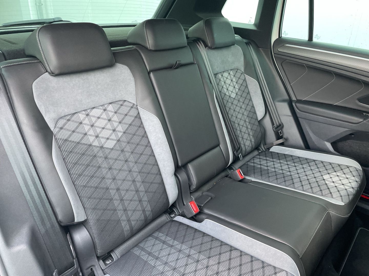 Tiguan 2.0 TDI DSG R-Line AHK/Matrix/360°Kamera/