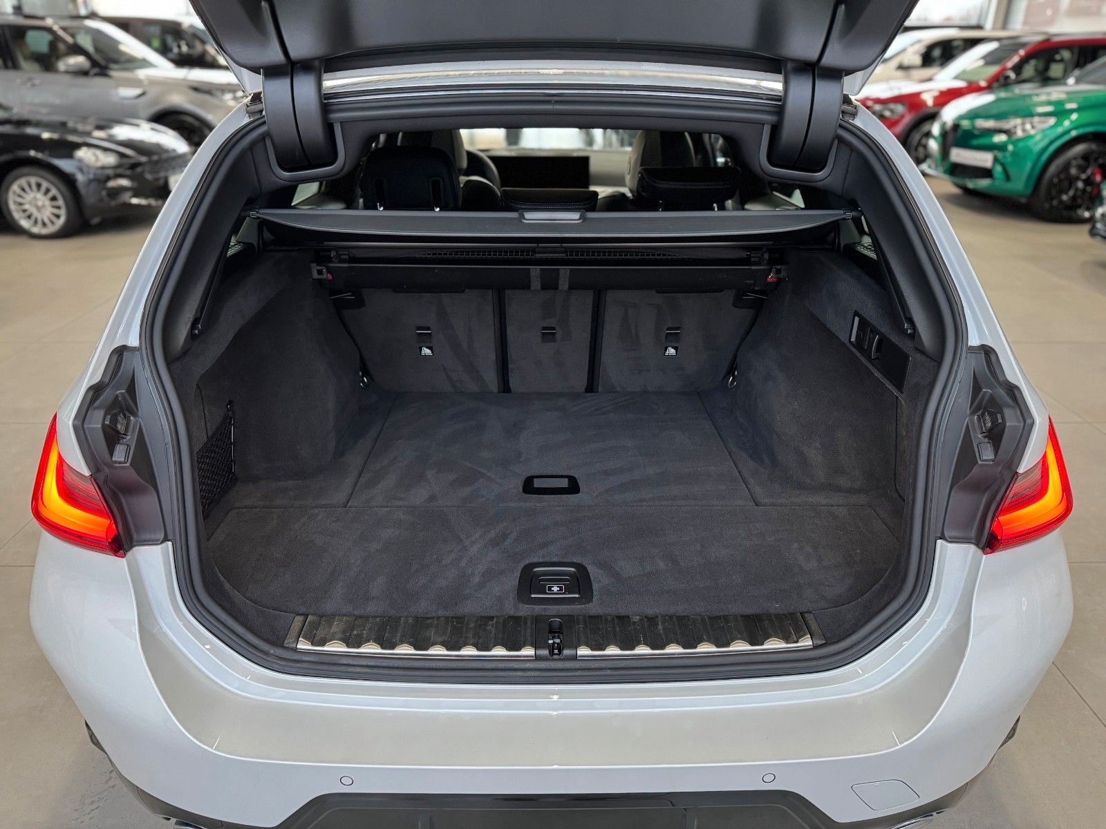 Fahrzeugabbildung BMW 320 d Touring xDrive MSport "Leder PANO Innov.P"