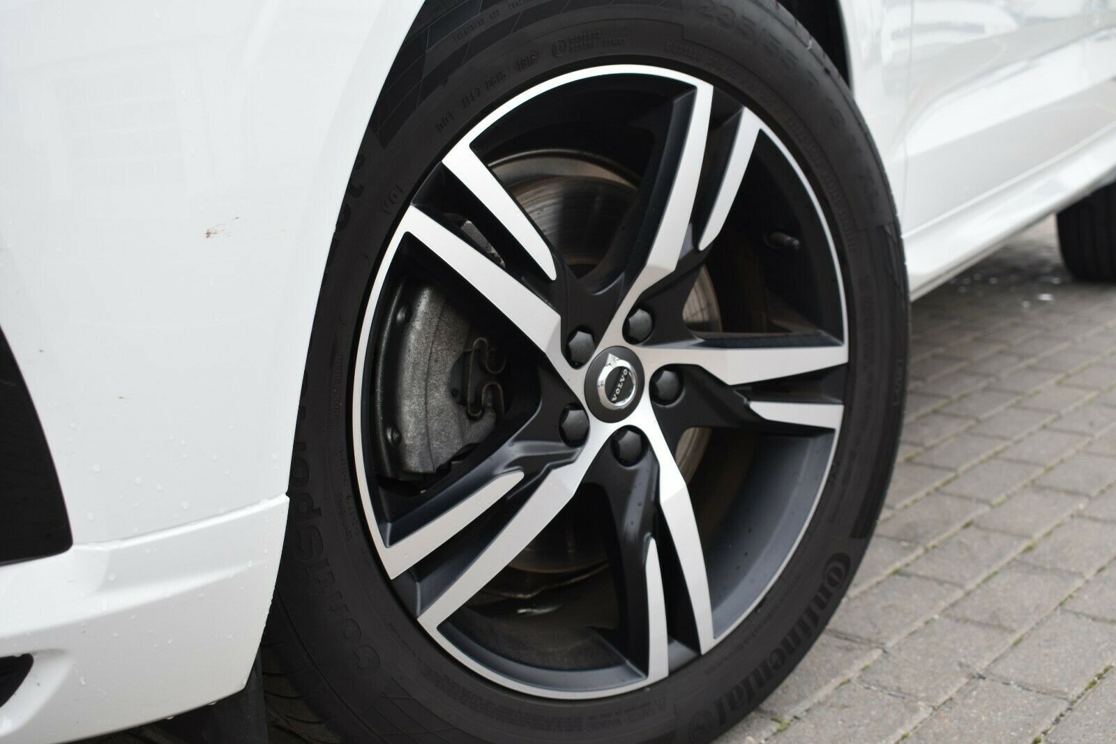 Fahrzeugabbildung Volvo XC60 T8 Twin Engine R-Design*360°*LUFT*AHK