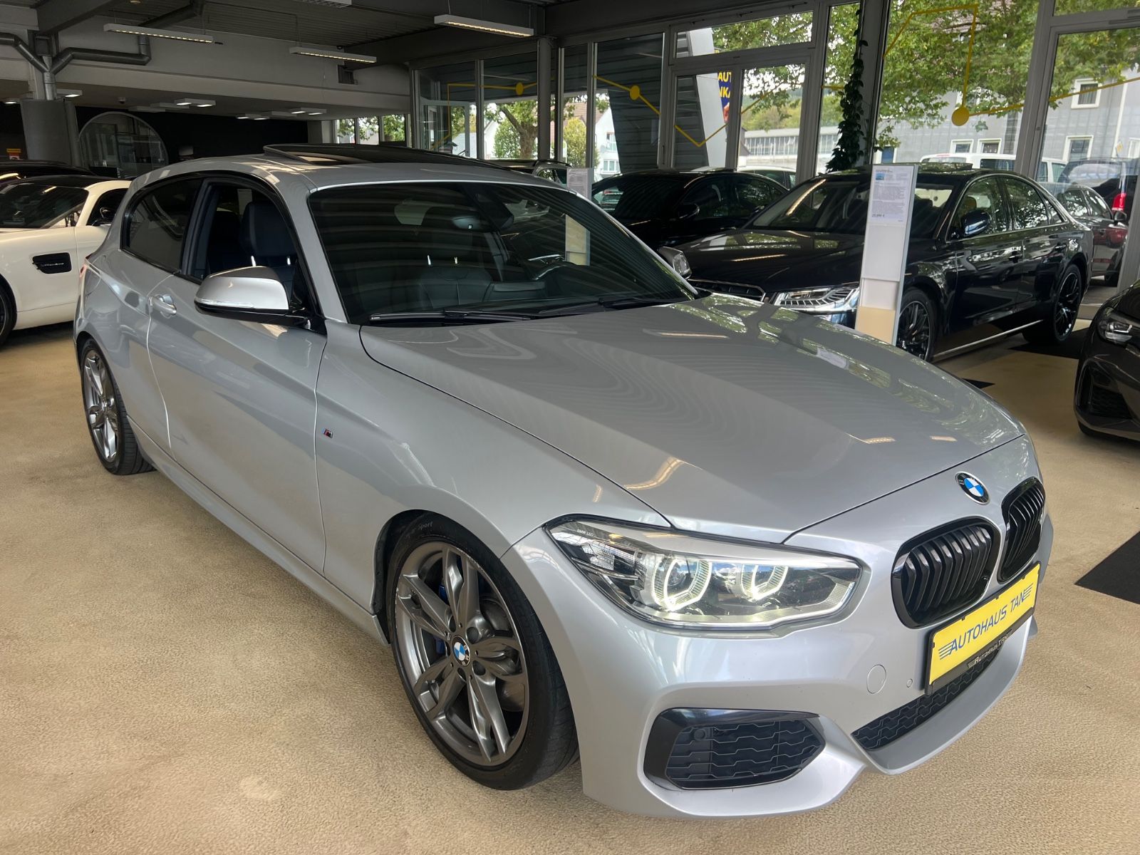 Fahrzeugabbildung BMW M135 i xDrive * SCHIEBEDACH * LEDER *