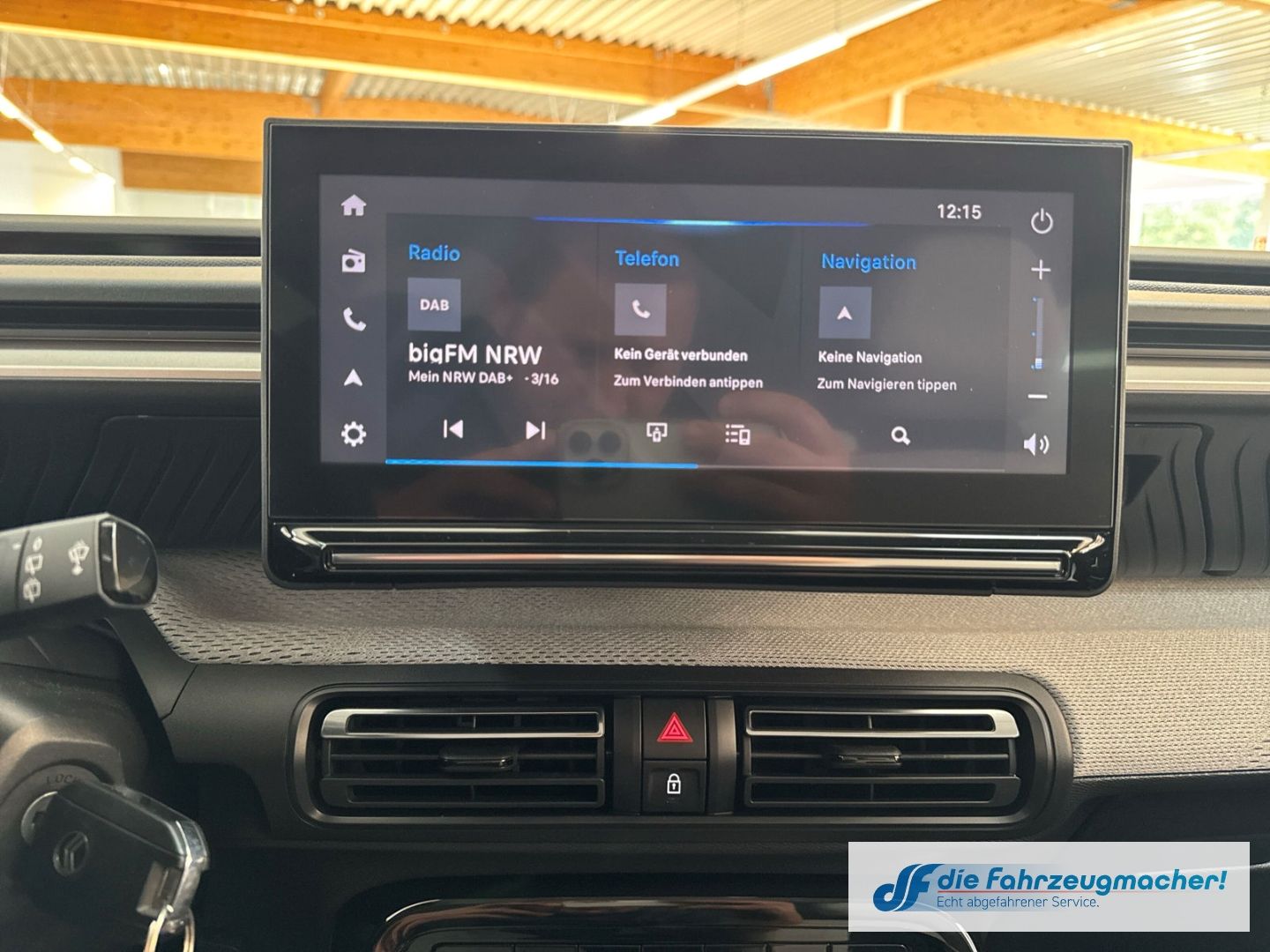Fahrzeugabbildung Citroën C3 e 113 MAX HUD Navi Soundsystem LED Apple CarP