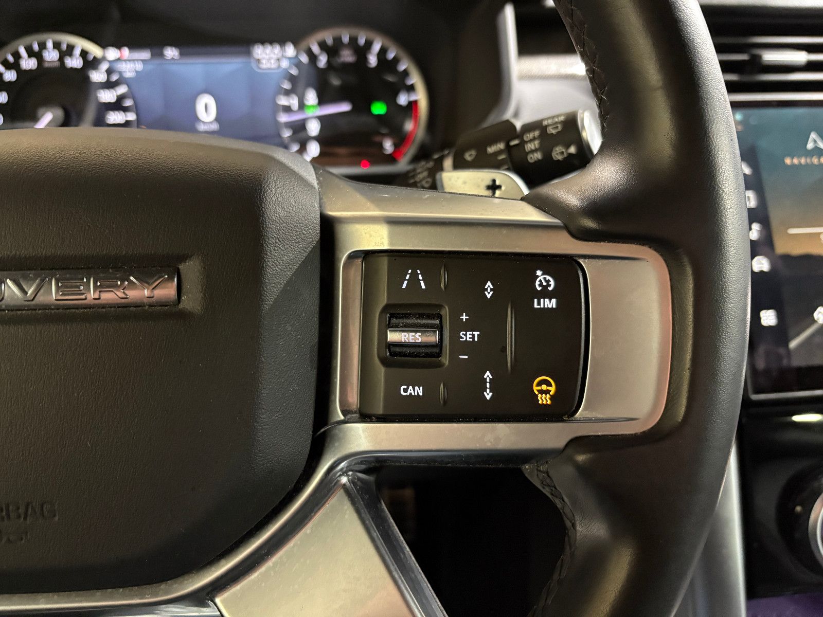 Fahrzeugabbildung Land Rover Discovery 5 R-Dynamic SE AWD/7-SITZER/360''KAM