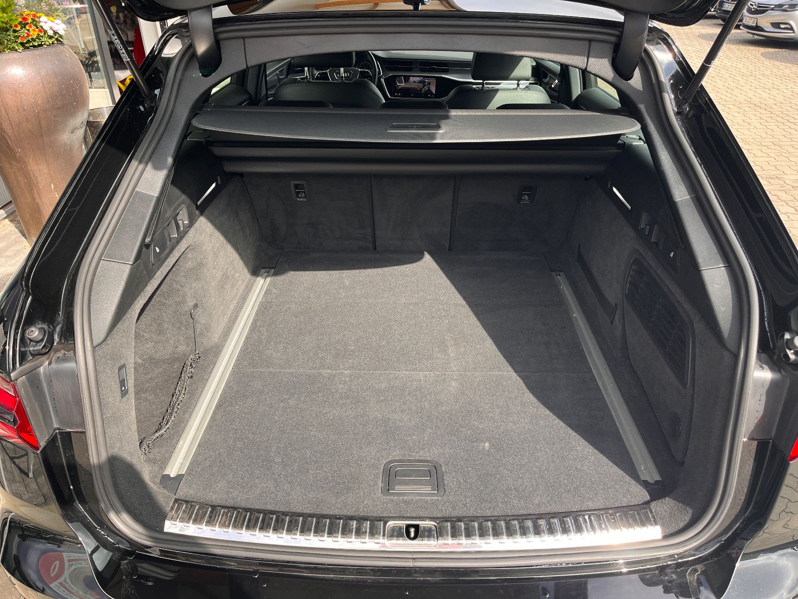 Fahrzeugabbildung Audi A6 Avant 40 TDI quattro sport S-line