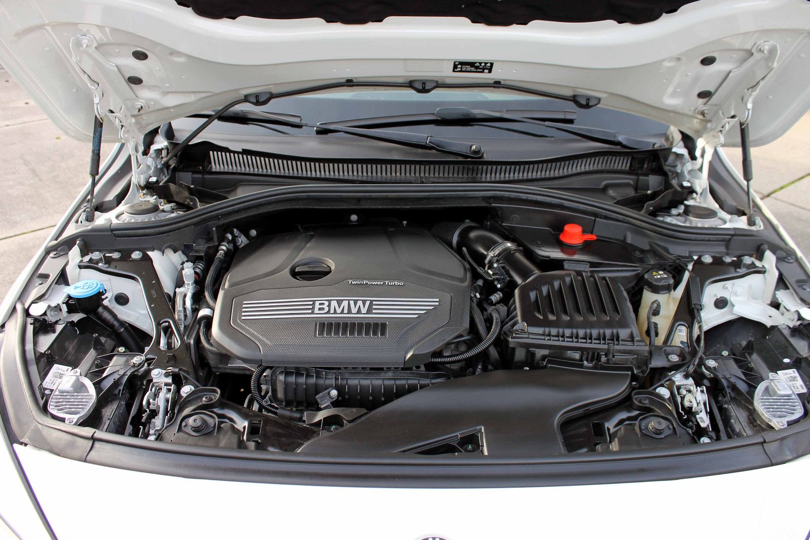 Fahrzeugabbildung BMW 118i Advantage Steptr. Temp. PDC KAM NAV LED SHZ