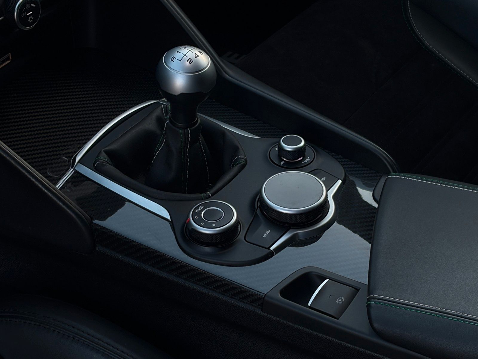 Fahrzeugabbildung Alfa Romeo Giulia Quadrif 2.9 510 Sparco Carbon Schale H&K