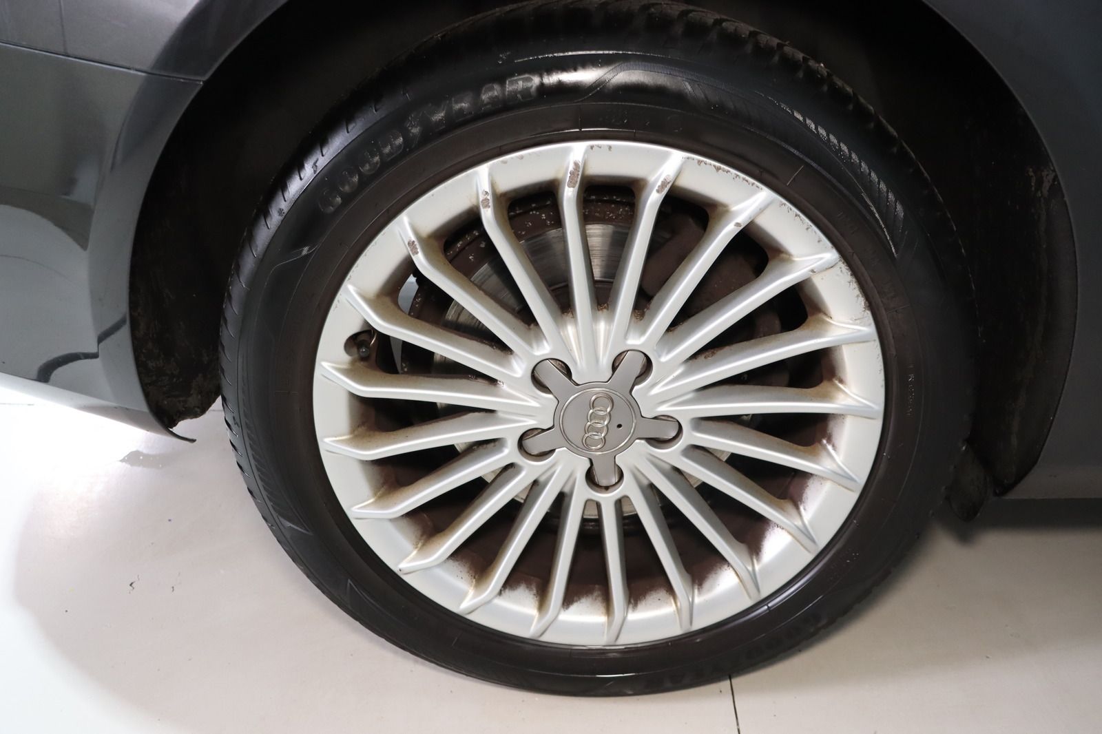 Fahrzeugabbildung Audi A4 2.0 TDI  Avant * Bi-Xenon * Navi * PDC