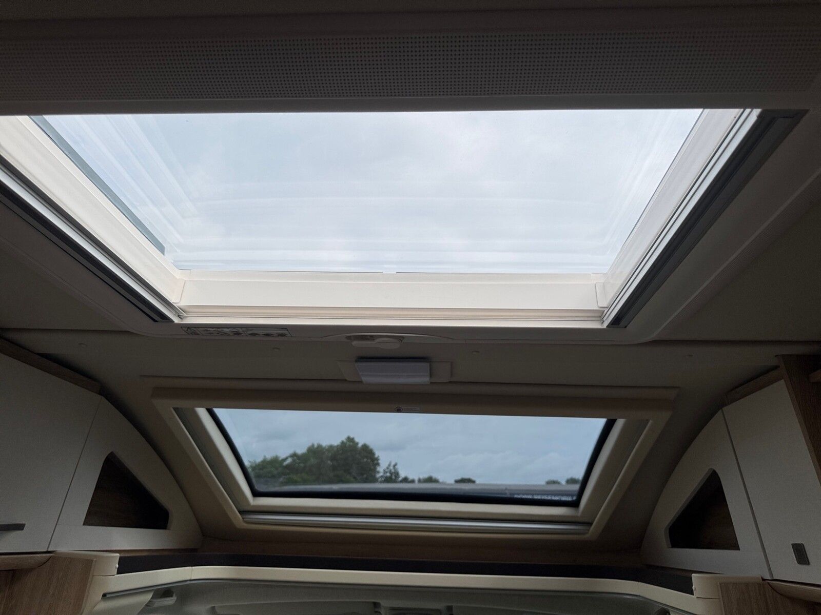 Fahrzeugabbildung Eura Mobil Profila T PT 660 EB Mondial Plus 180PS Dachklima