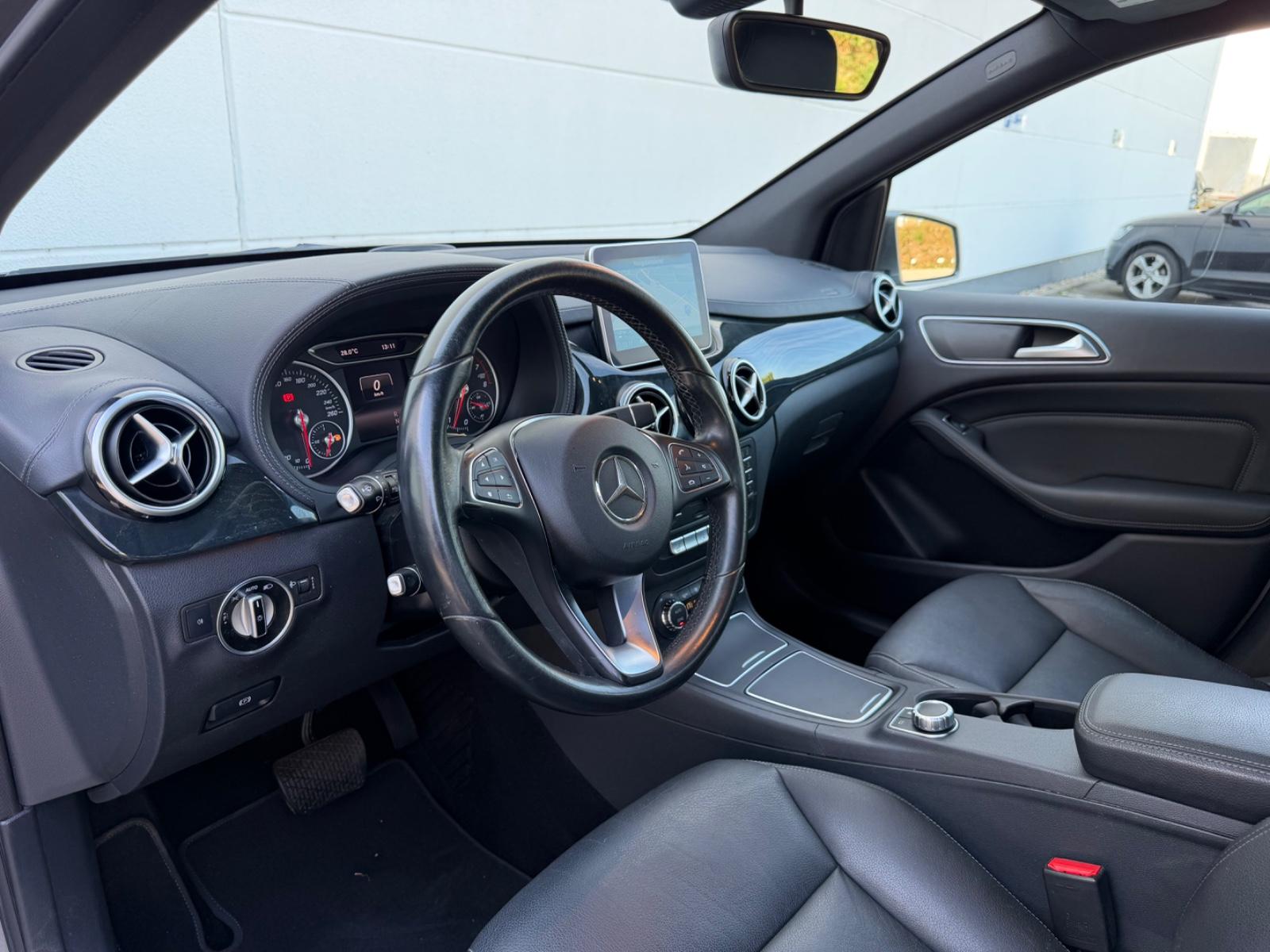 Mercedes-Benz B 180 Sytle 8-fach Bereift*Aut.*Rückfahrkamera*