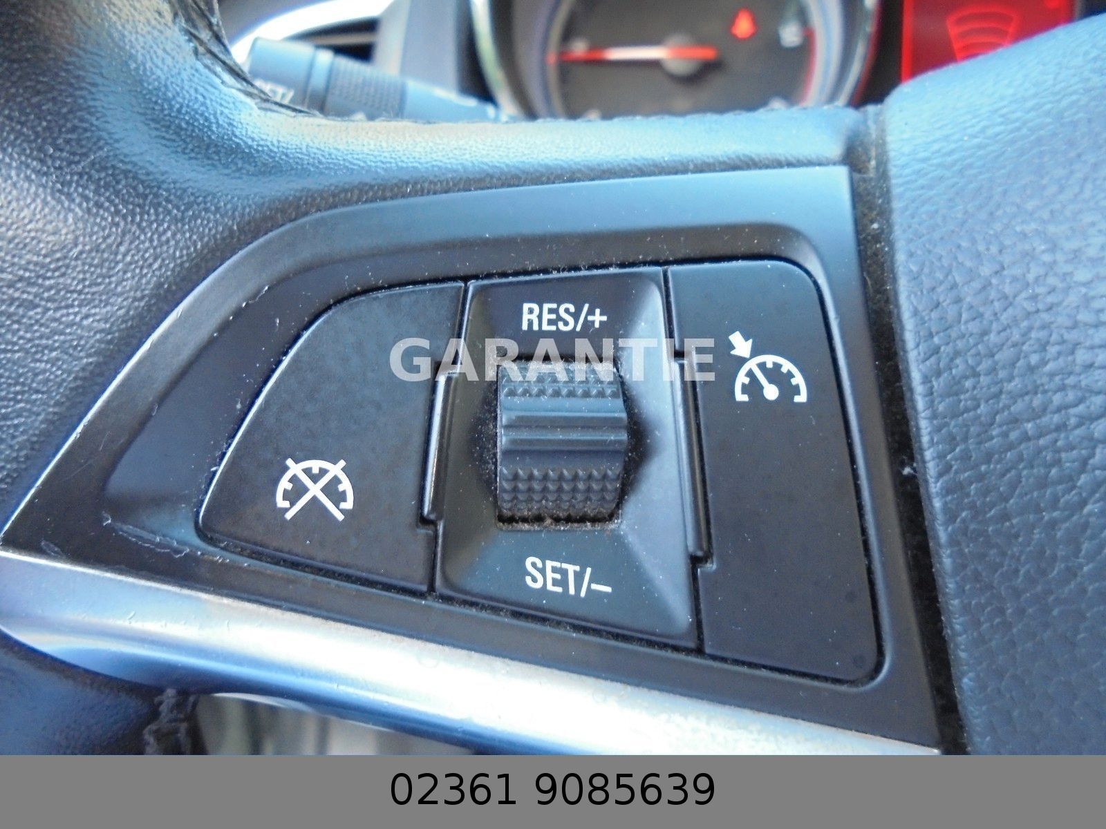 Fahrzeugabbildung Opel Astra J Lim. 5-trg. Edition Klima/Navi/5Türig