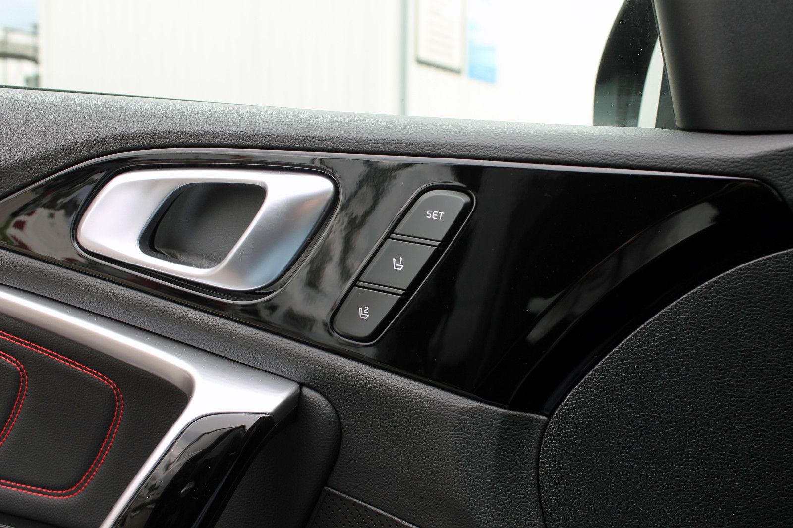 Fahrzeugabbildung Kia pro cee'd GT 1.6TGDI ACC KAM eGSD PDC CarPlay BT
