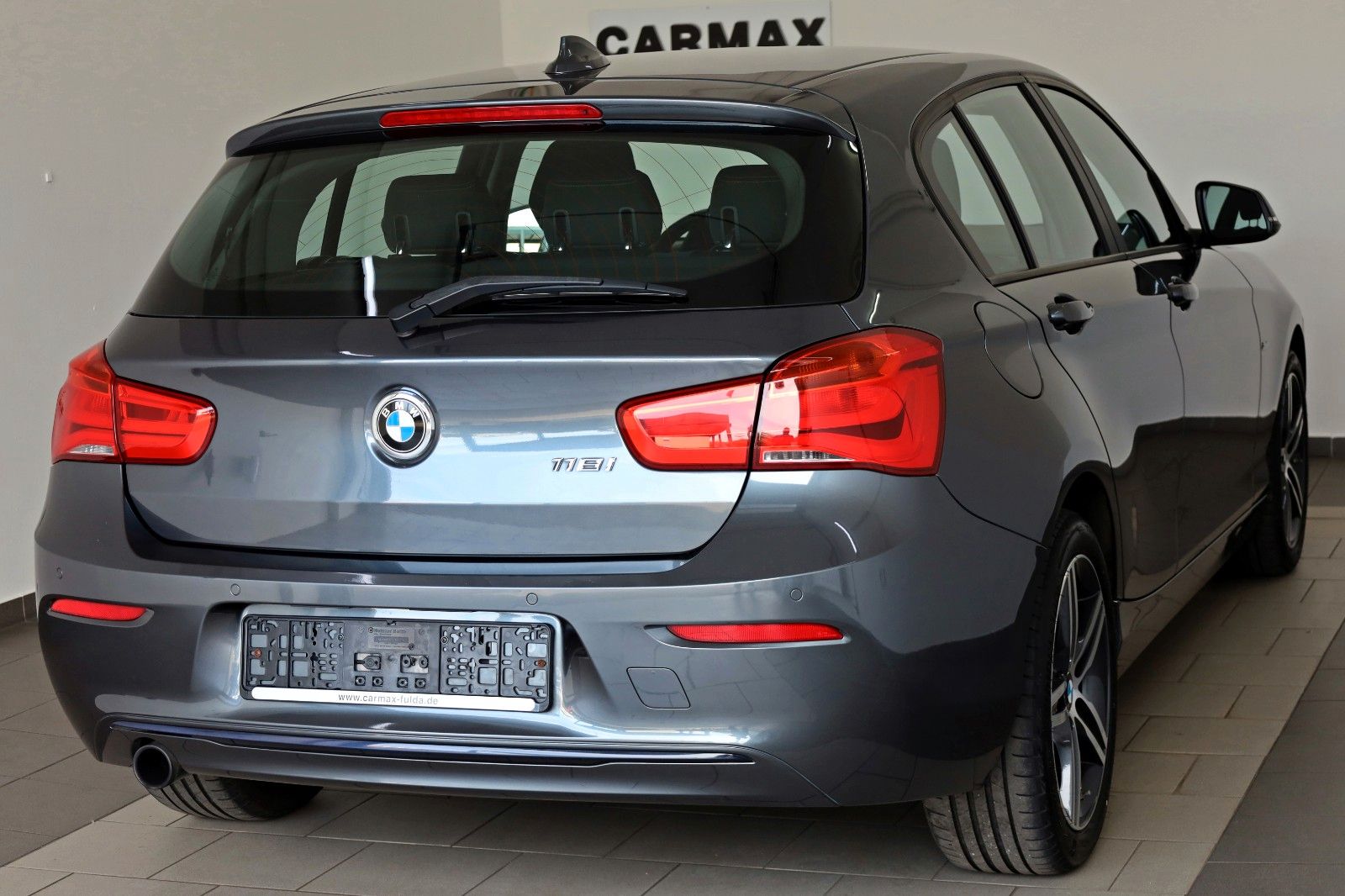 Fahrzeugabbildung BMW 118i Sport Line Lim. Navi,LED,SH,PDC,SR+WR