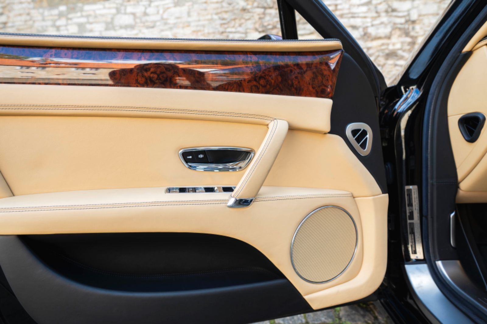 Fahrzeugabbildung Bentley Flying Spur 6.0 W12 Autom. Bixenon NAVI PDC KAM