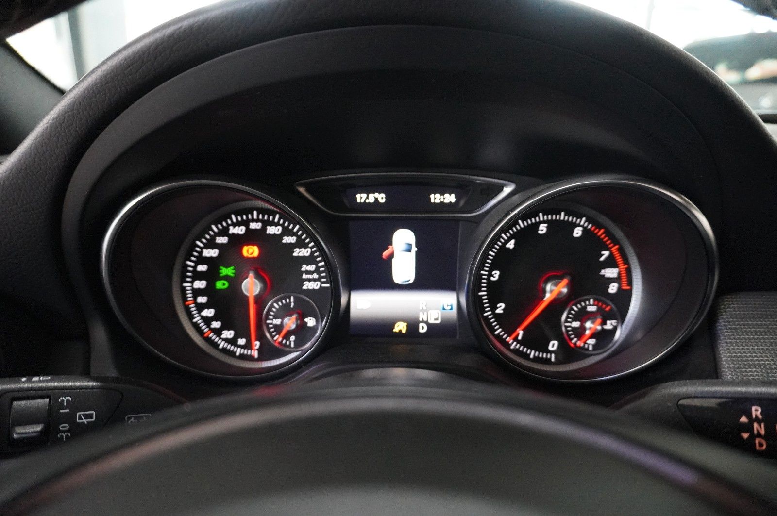 Fahrzeugabbildung Mercedes-Benz CLA 200 SB URBAN 7G-DCT NAVI/LED/PANO./SHZ/SPORT