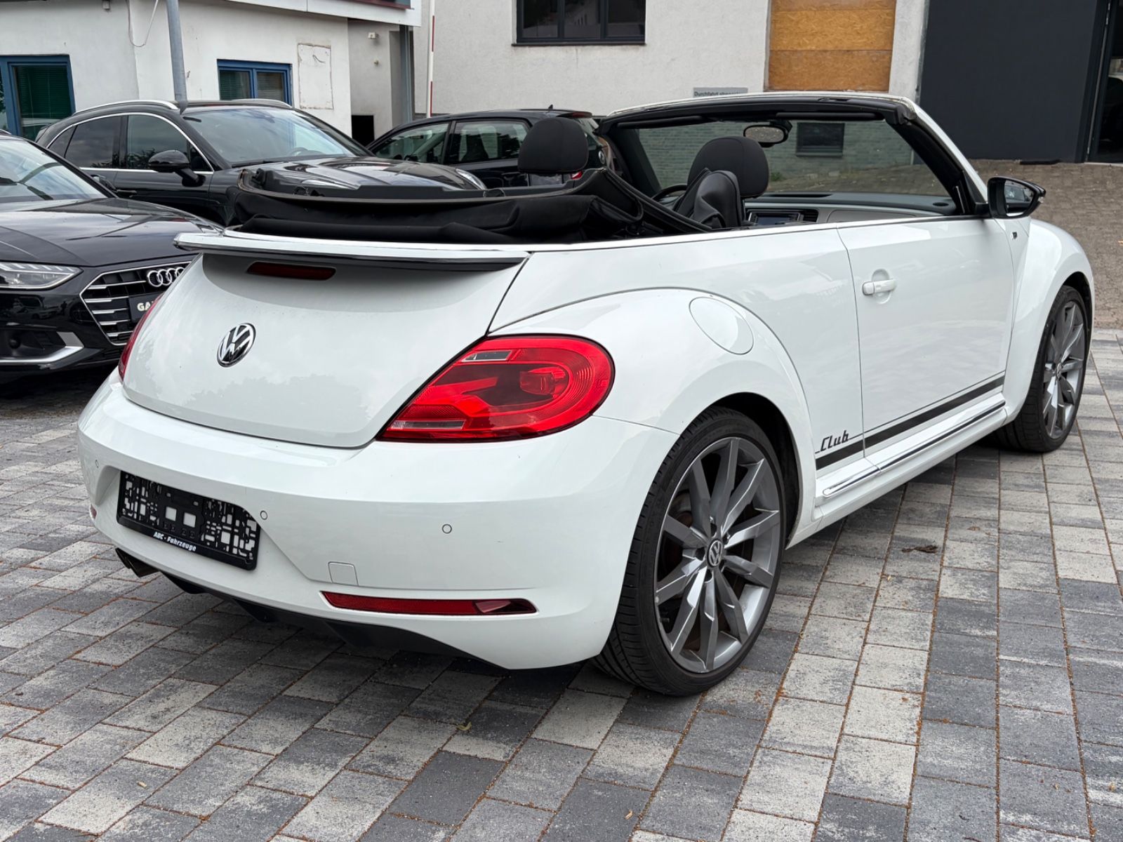 Volkswagen Beetle Cabriolet R-Line Club / Fender / Navi foto 5