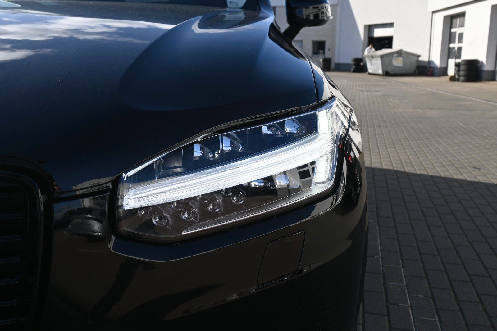 Fahrzeugabbildung Volvo XC90 T8 AWD RC Ultra Dark*LUFT*360°*ACC