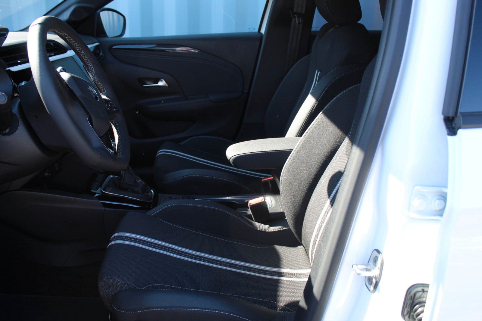 Fahrzeugabbildung Opel Corsa GS 1.2T,Navi,MatrixLED,Kamera,Sitzhz,Allw.