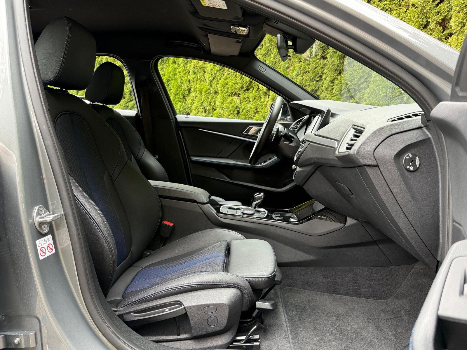 Fahrzeugabbildung BMW 118  d Aut. M Sport LED+NAVI+SHZ+AHK+AMBI+CARPL+