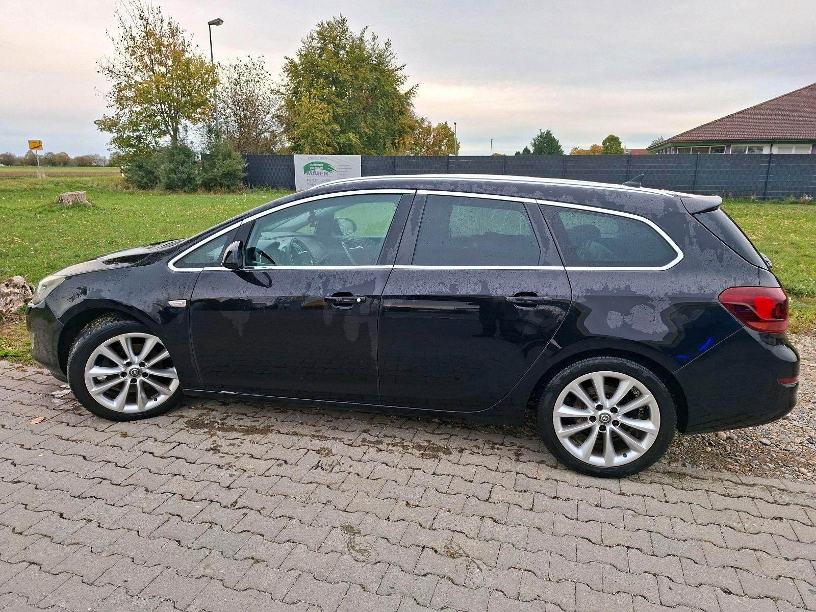 Opel Astra 2011 — photo 9