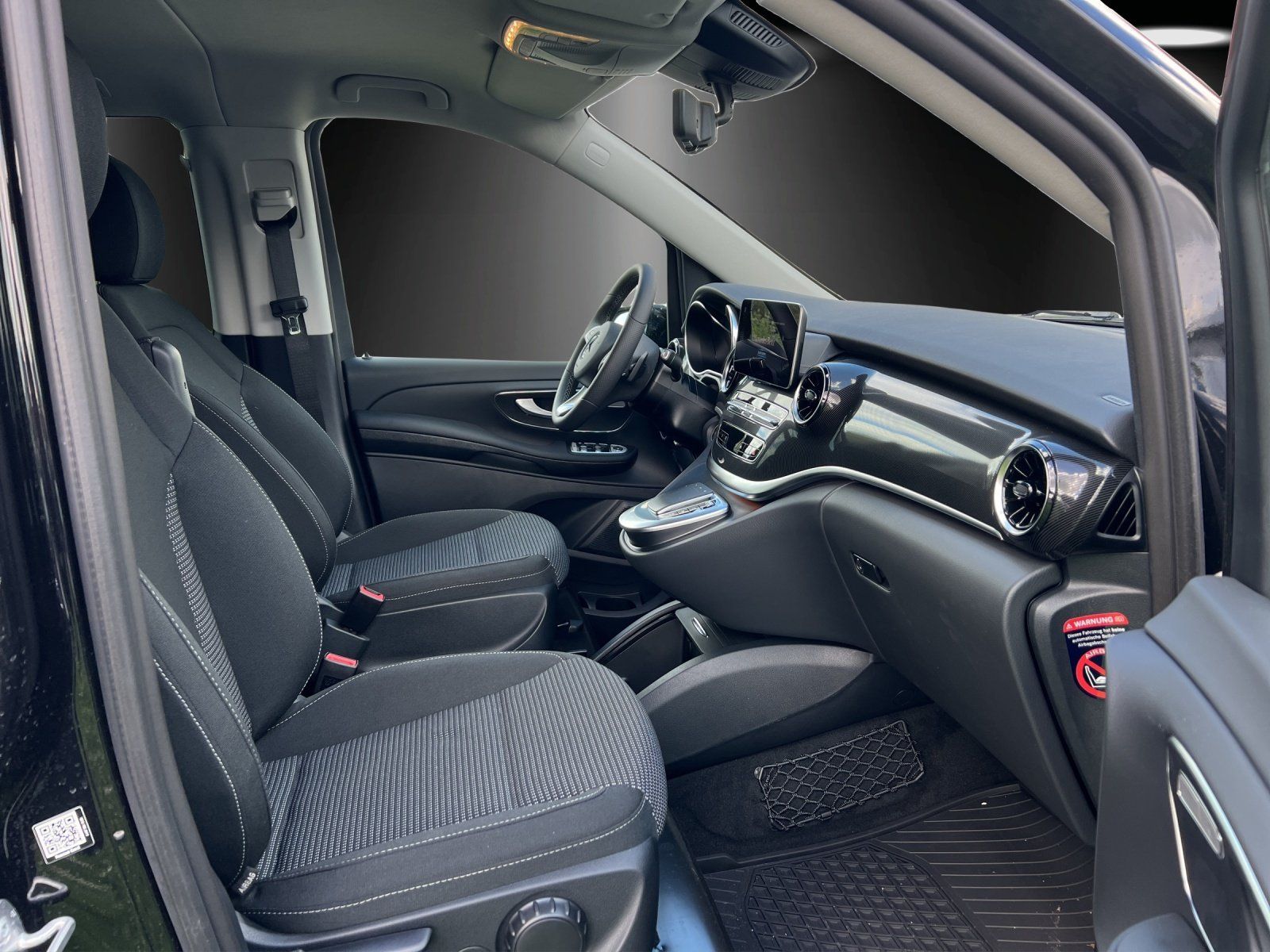 Fahrzeugabbildung Mercedes-Benz V300d 4M EDITION Extralang AIRMATIC DISTR 19"AMG