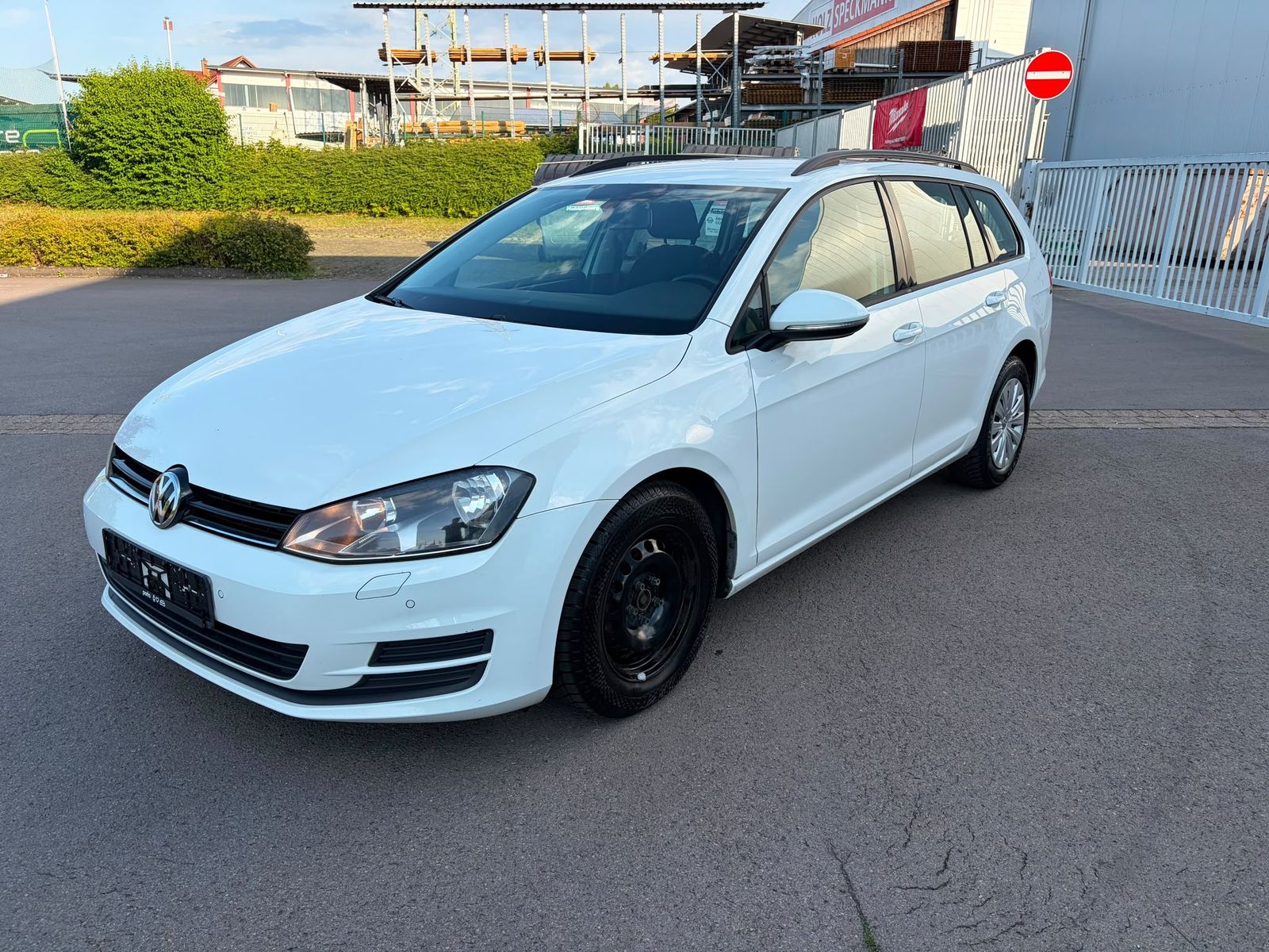 Volkswagen Golf - 1
