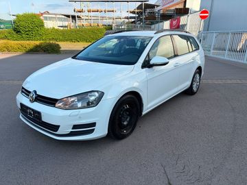 Volkswagen Golf - 1