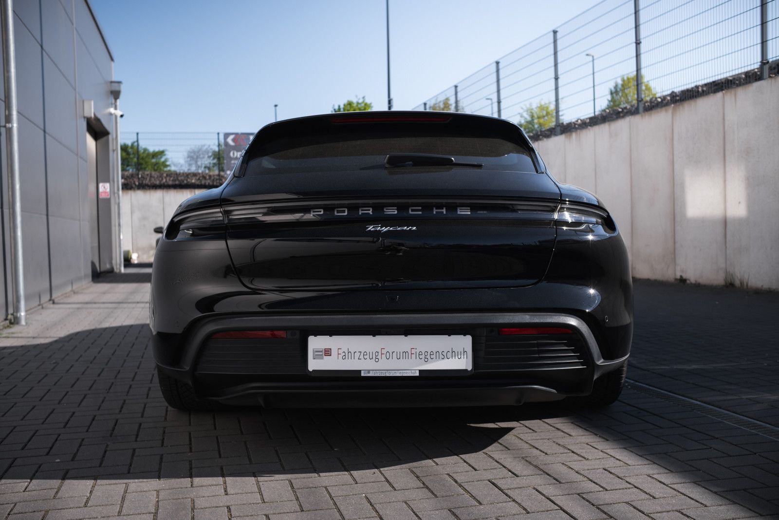 Fahrzeugabbildung Porsche Taycan Sport Turismo-Pano-PerformBatt.-WP-PASM
