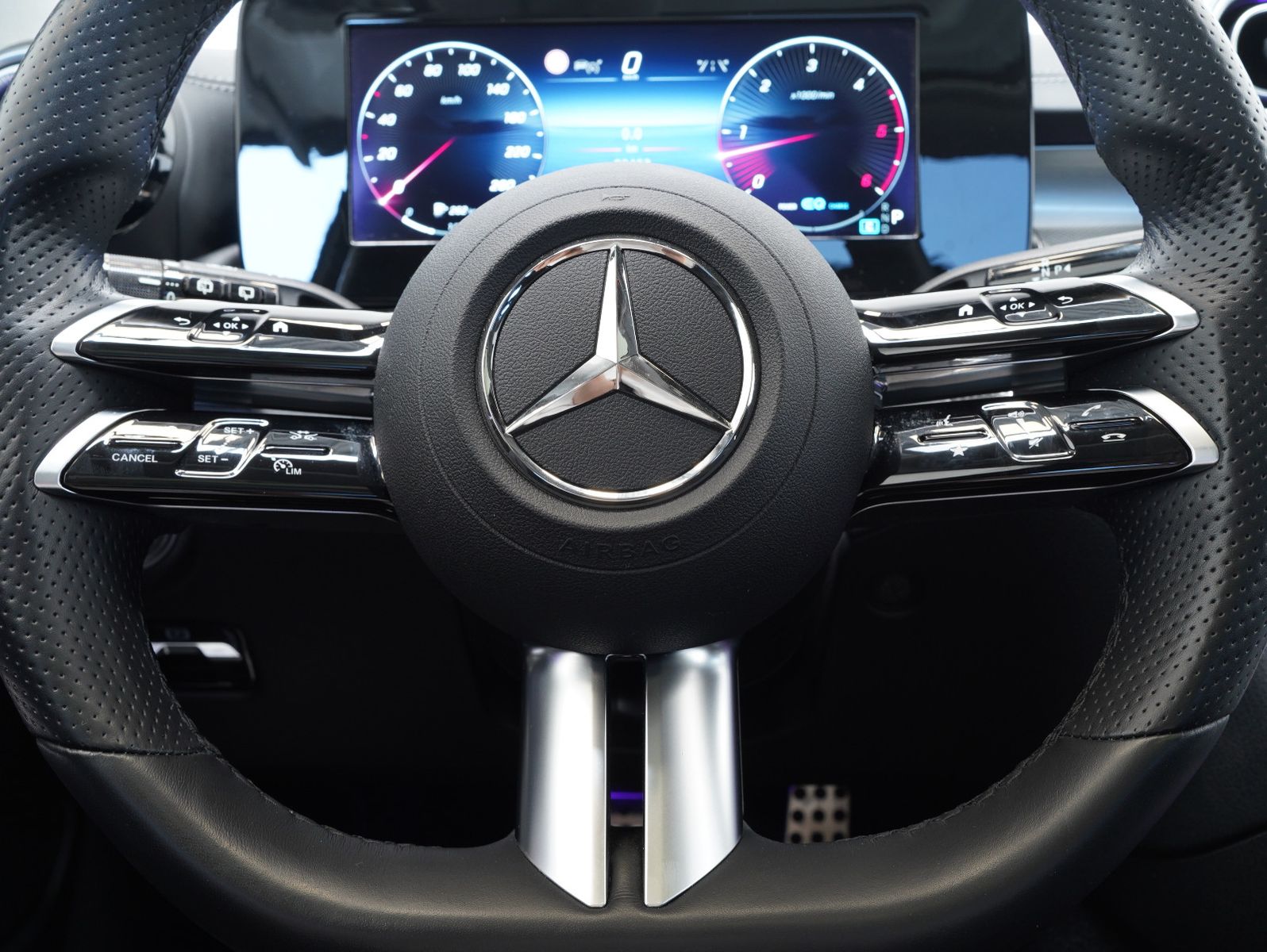 Fahrzeugabbildung Mercedes-Benz C 220 T d AMG Line DISTRONIC/PANORAMA/AHK