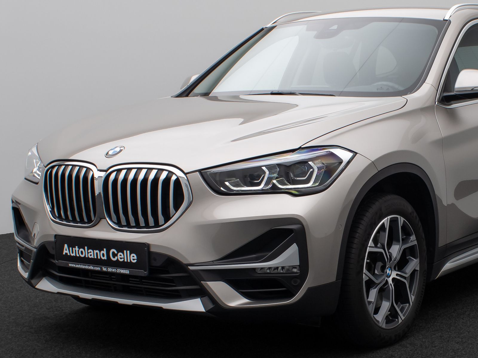 Fahrzeugabbildung BMW X1 sD20i xLine Kamera HUD DAB HiFi AHK Sport 18"