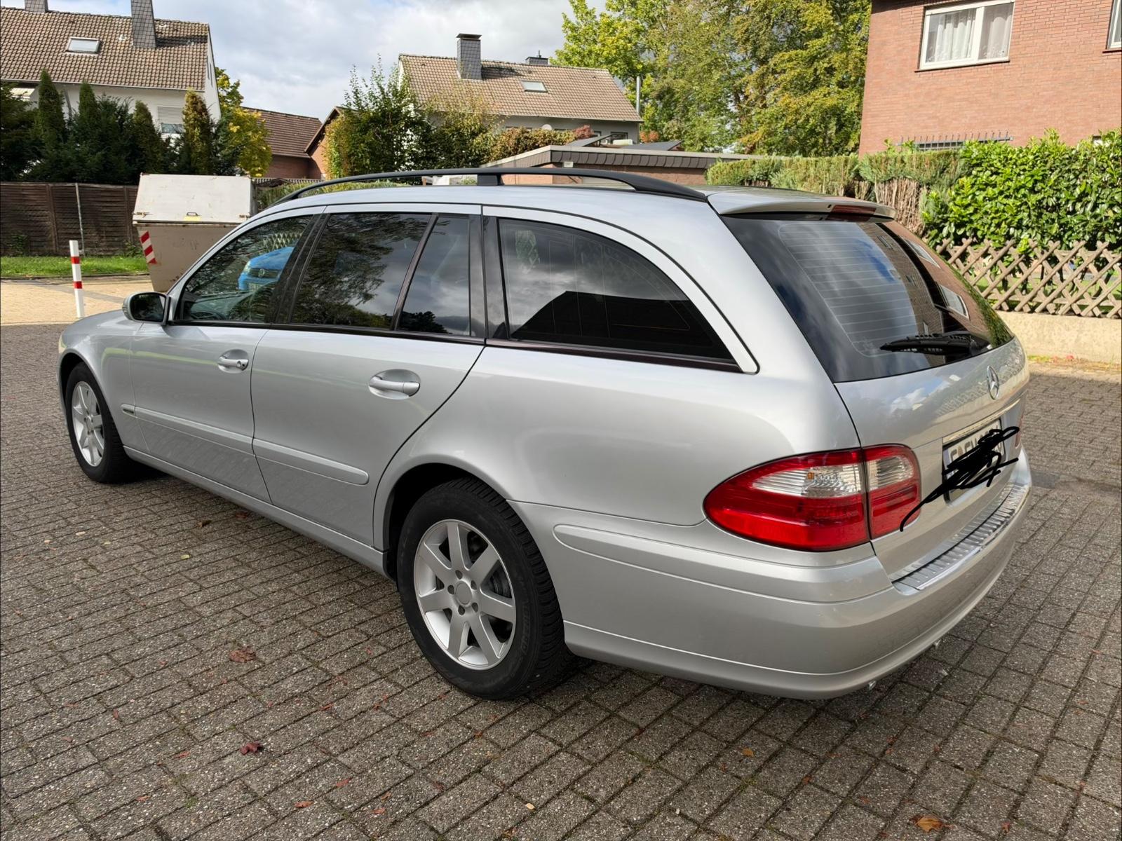 Mercedes-Benz E220 2005 — photo 10