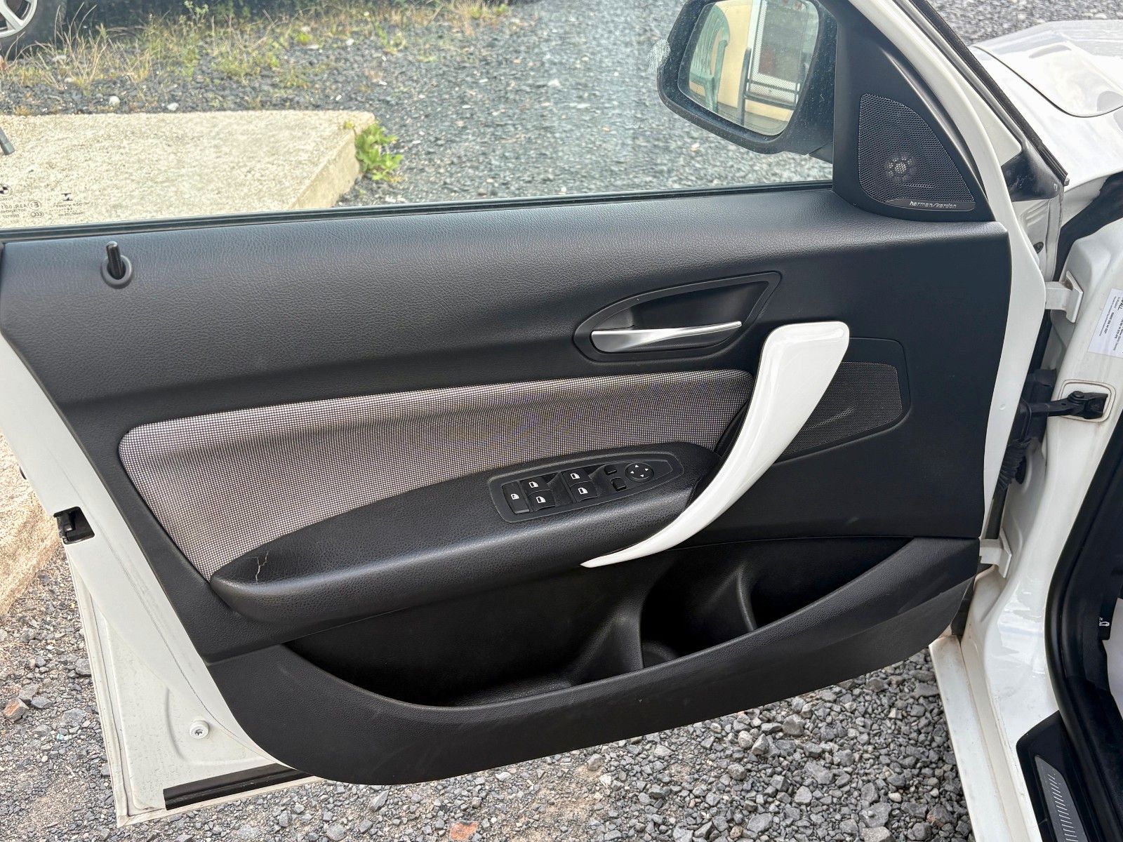 Fahrzeugabbildung BMW 120d 5-Türer URBAN Aut. Navi Xenon Leder SpeedLi