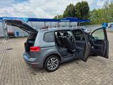 Volkswagen Touran 1.6 TDI SCR DSG SOUND BMT SOUND - Volkswagen Touran mit Diesel-Antrieb: Kleinbus, 1.6
