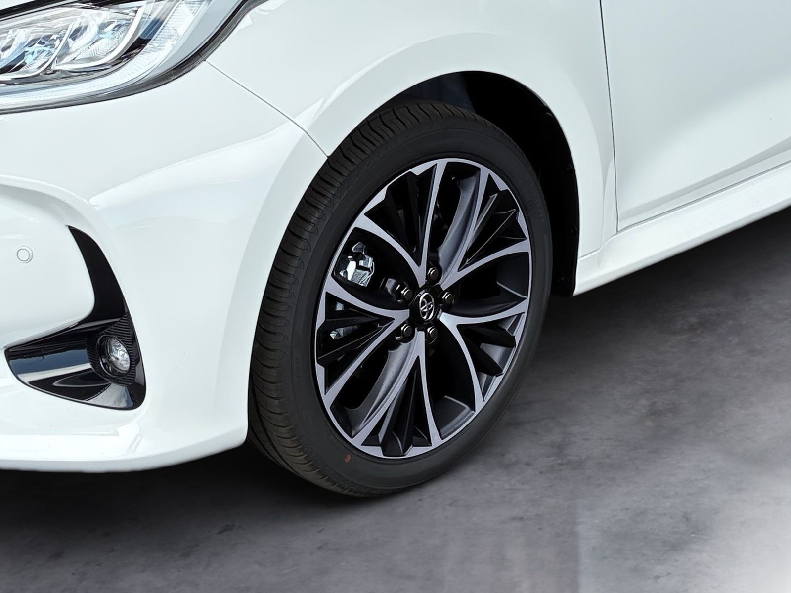 Fahrzeugabbildung Toyota Yaris 1.5 Teamplayer Kamera,LED,Matrix,ACC,PDC