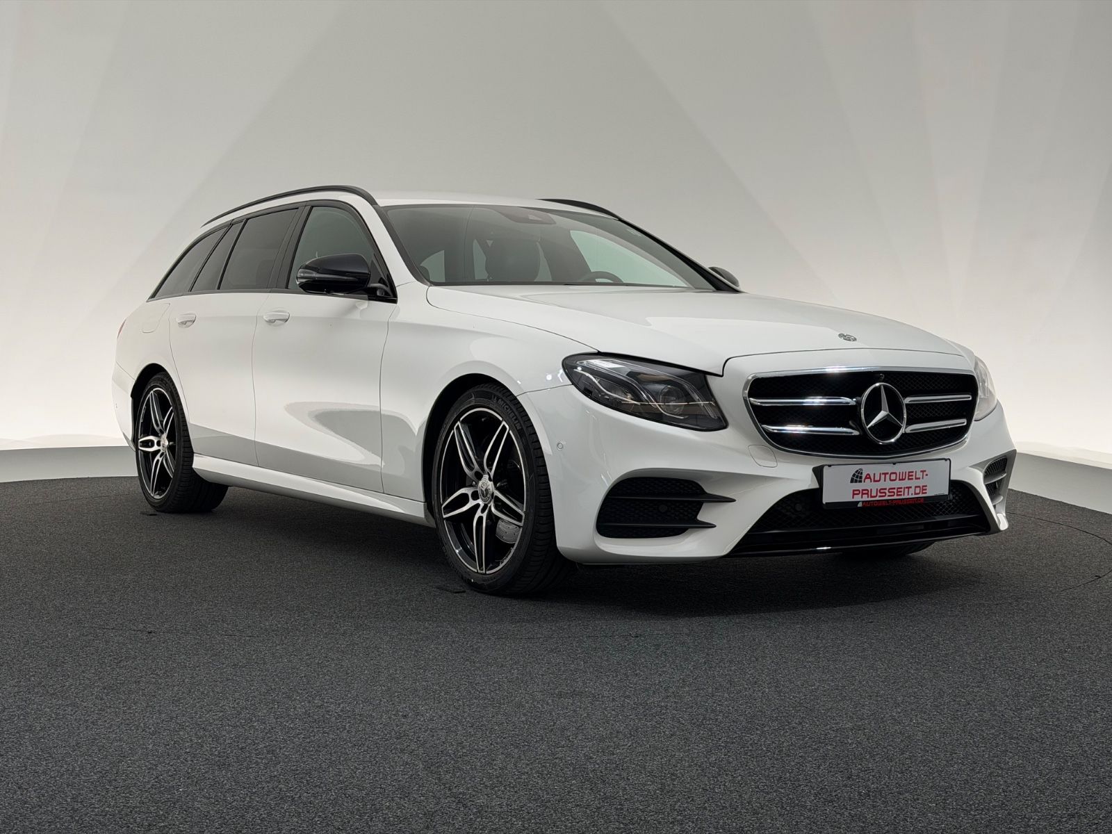 Gebrauchtwagen Mercedes-Benz E E 220 T*AMG LINE*NIGHT-MULTIBEAM-360°-AHK-MEMORY in Horb am Neckar