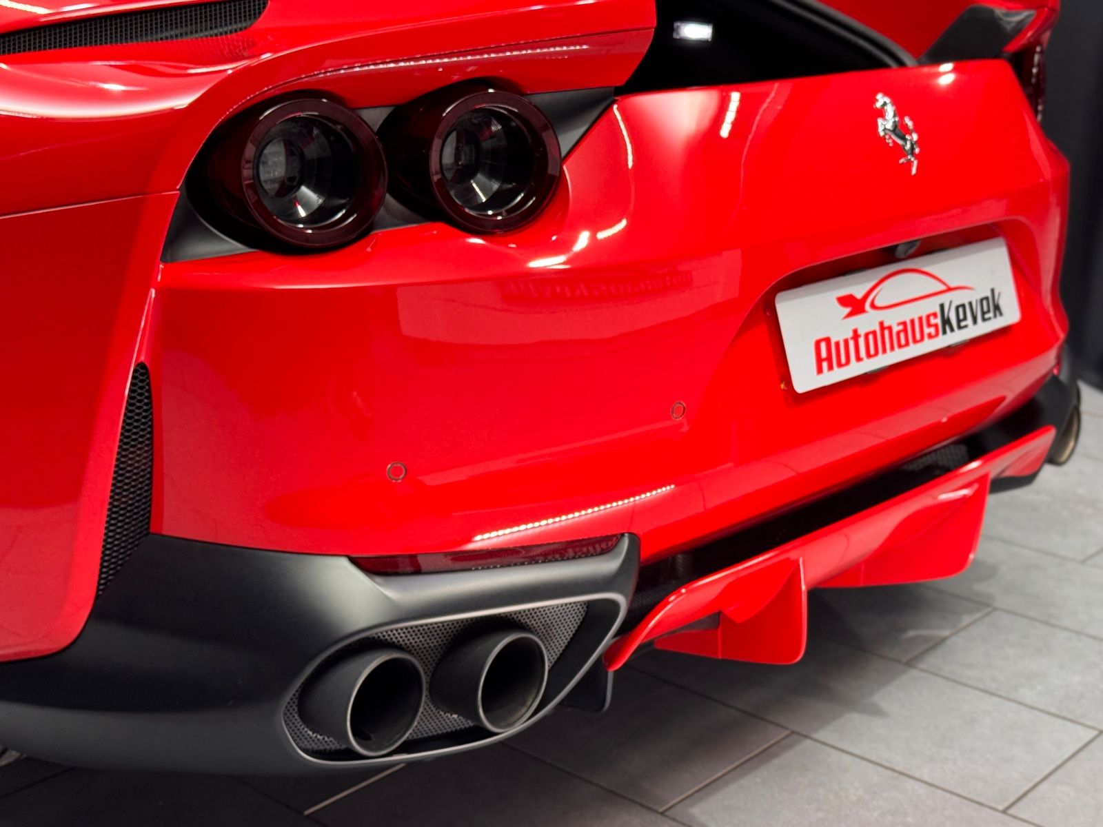 Fahrzeugabbildung Ferrari 812 Superfast|CARBON-SCHALENSITZE|360"KAMERA|ACC