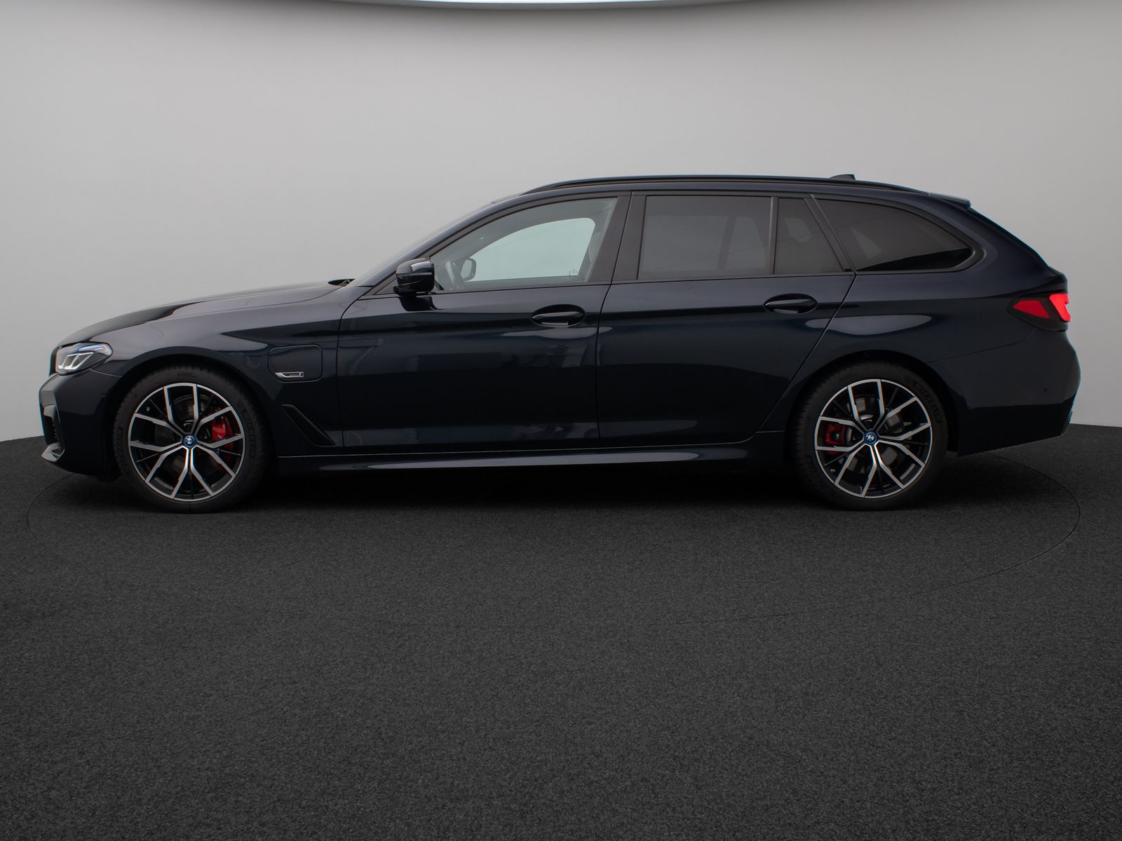 Fahrzeugabbildung BMW 530e xD M Sport Pro Panoram Kamera Laser HUD H/K