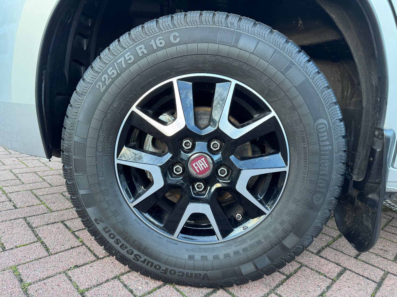 Fahrzeugabbildung HYMER / ERIBA / HYMERCAR EXSIS T 688 FIAT ALKO 2X TV SAT SOLAR AHK PANO