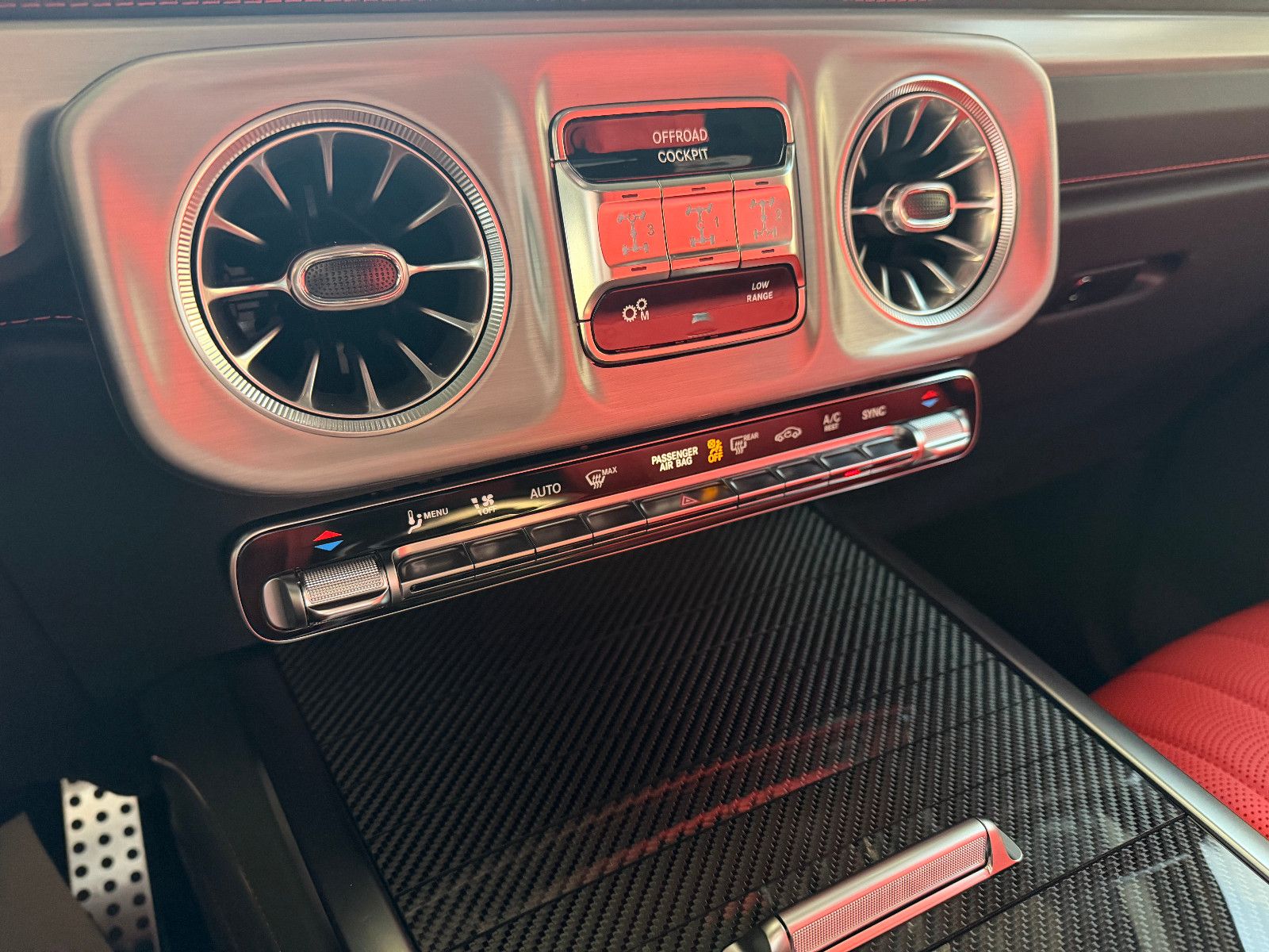 Fahrzeugabbildung Mercedes-Benz G 63 AMG/ A22/ FOND-TV/CARBON/RED/SUPERIOR/UNI